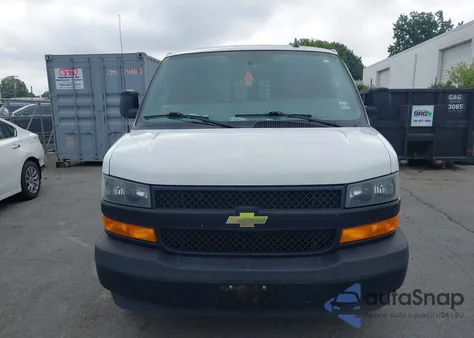 2018 Chevrolet Express 2500 Work Van z USA, uszkodzony, nr VIN 1GCWGAFP3J1336995